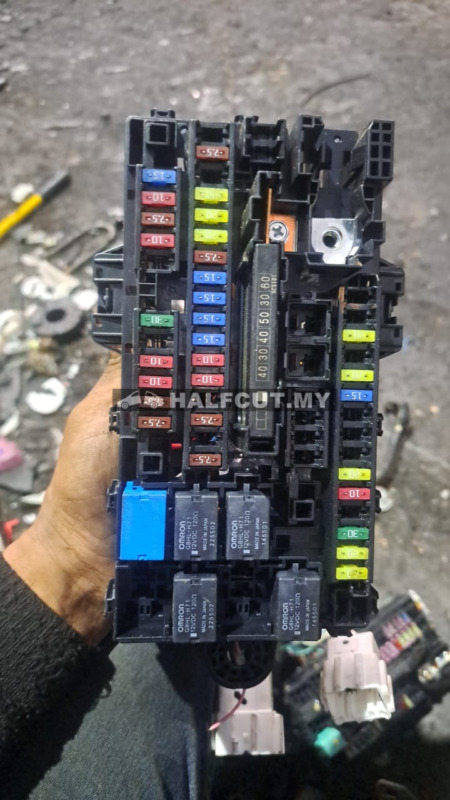 HONDA JAZZ T5A FUSE BOX