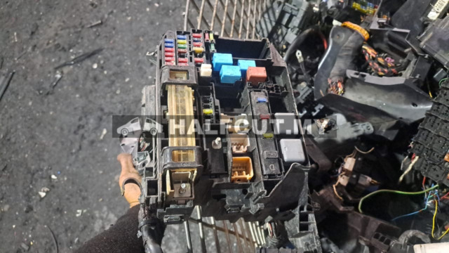 TOYOTA WISH 20 FUSE BOX WAYA