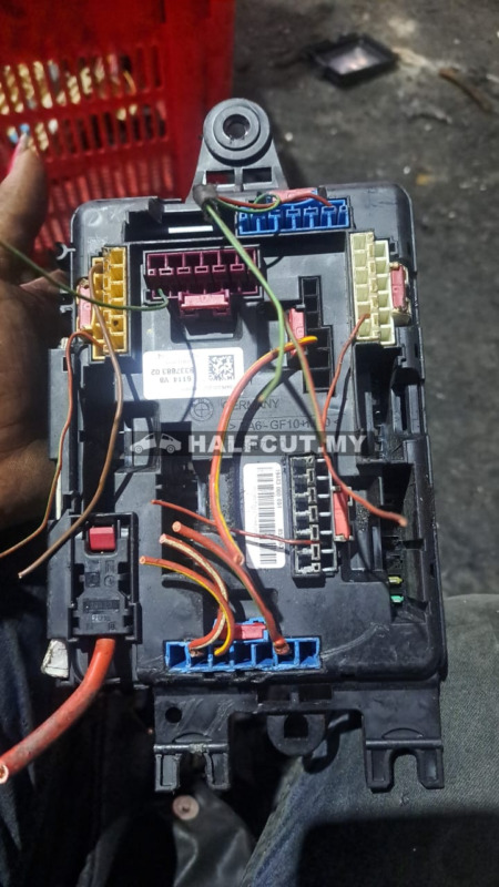 BMW 3 FUSE BOX (9337883 02)