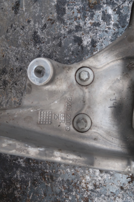 MERCEDES BENZ W205 C CLASS KNUCKLE