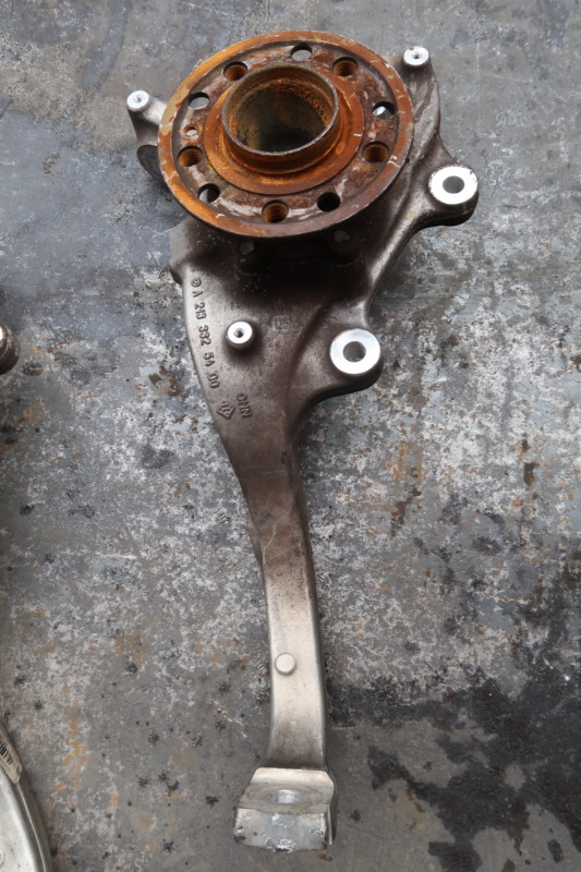 MERCEDES BENZ W213 KNUCKLE