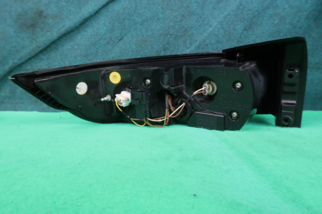 LAND ROVER DISCOVERY TAIL LAMP