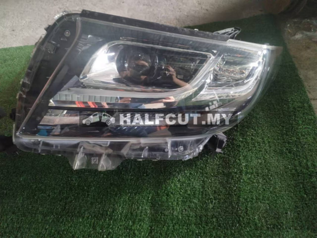 58-60 AGH30 HEAD LAMP