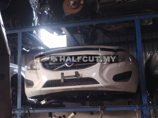 VOLVO V60 1.6 HALF CUT