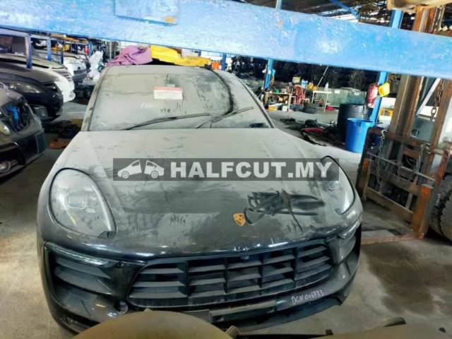 PORSCHE MACAN 2017 HALF CUT
