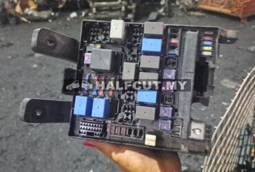 HYUNDAI TUCSON G4KD FUSE BOX WAYA