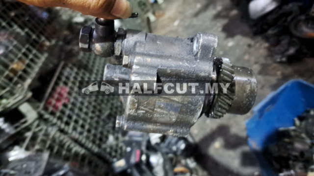 TOYOTA HILUX KUN25  2KD VACCUM PUMP