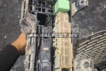 TOYOTA HIACE KDH200 FUSE BOX