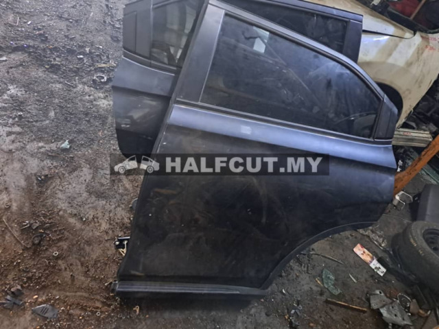 HONDA HRV NEW REAR  DOOR R/L