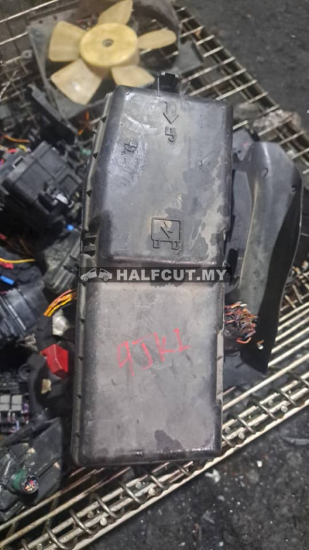 ISUZU D-MAX 4JK1 FUSE BOX WAYA