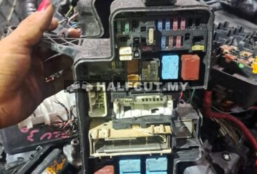 TOYOTA ESTIMA ACR50  FUSE BOX WAYA