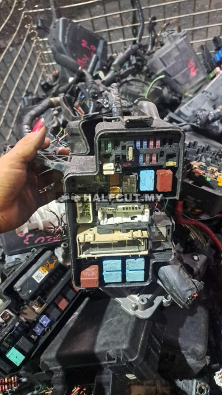 TOYOTA ESTIMA ACR50  FUSE BOX WAYA