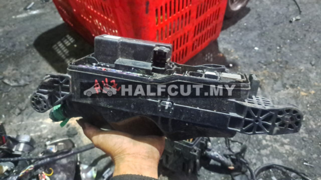 TOYOTA AVANZA FUSE BOX WAYA