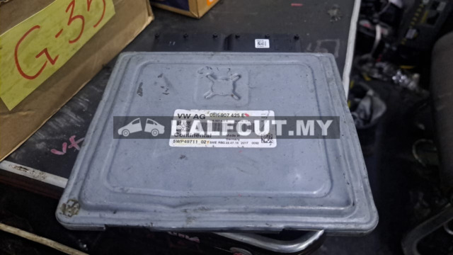 VOLKSWAGEN PASSAT B8 ENGINE ECU (06K 907 425 E)
