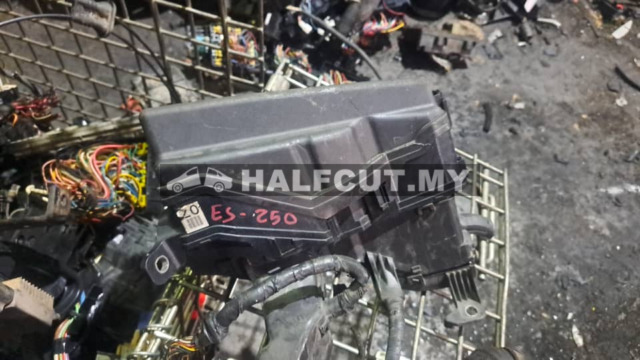 TOYOTA LEXUS ES250 FUSE BOX WAYA