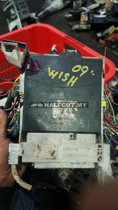 TOYOTA WISH 09 FUSE BOX ECU (89221-68100) J4