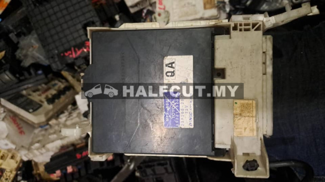 TOYOTA PRIUS C FUSE BOX ECU (89221-52390) QA