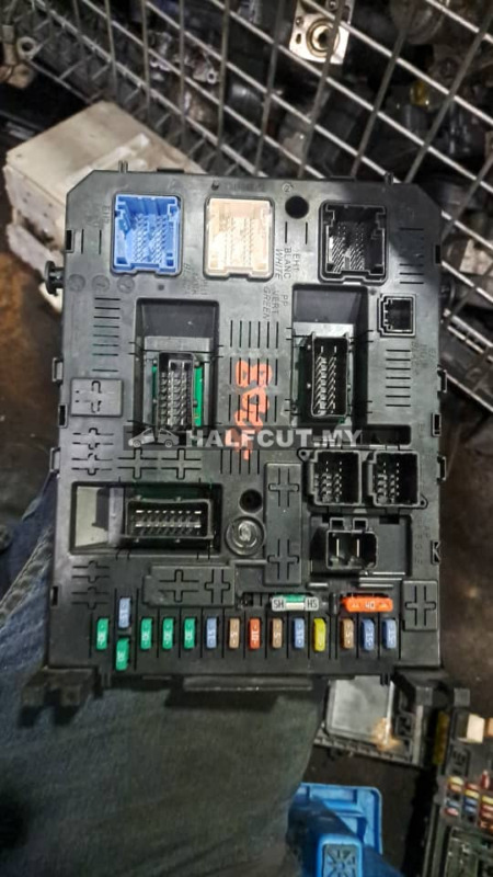 PEUGEOT 3008 FUSE BOX (28119759-5)