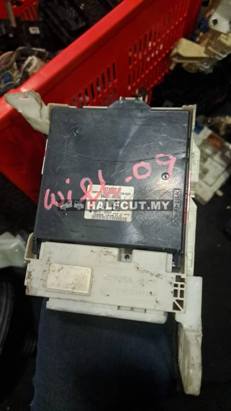 TOYOTA WISH 09 FUSE BOX ECU (89221-68100) J4