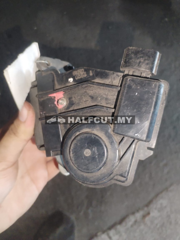 ACR50/AHN20 REAR BONNET LOCK