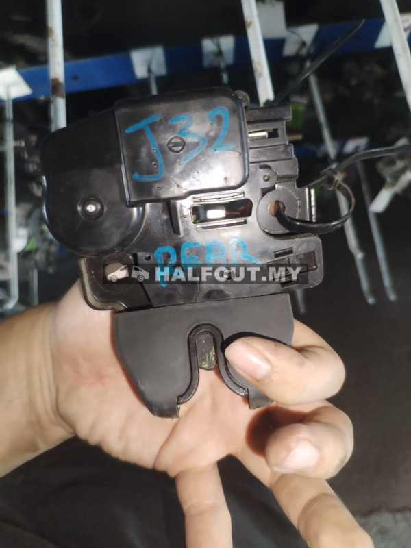 J32 REAR BONNET LOCK