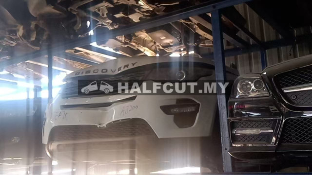 LAND ROVER DISCOVERY 2017 HALF CUT