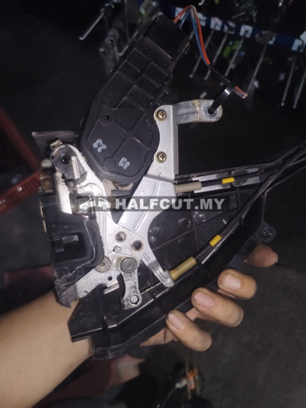 ALTIS ZRE122 DOOR LOCK