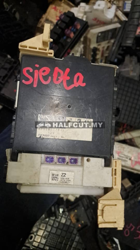 TOYOTA SIENTA FUSE BOX ECU   (89221-52520) 78