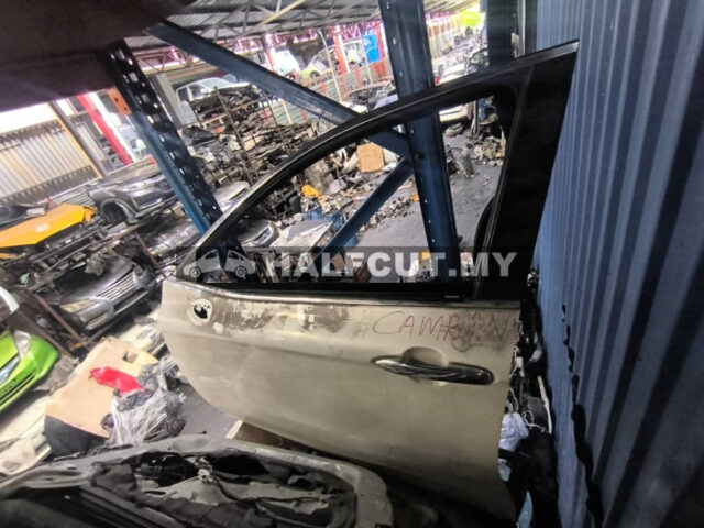 TOYOTA CAMRY ACV60 NEW FRONT DOOR F/L