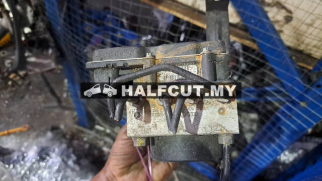 VOLKSWAGEN POLO 1.6 ABS PUMP "A"