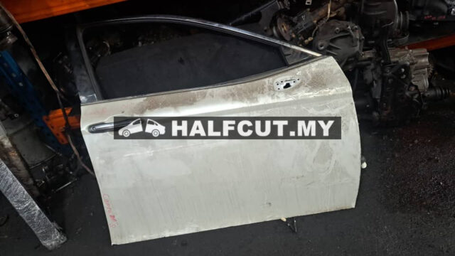 TOYOTA CAMRY ACV60 NEW FRONT DOOR F/R