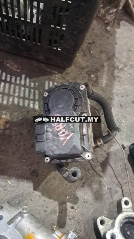 TOYOTA YARIS  THROTTLE BODY