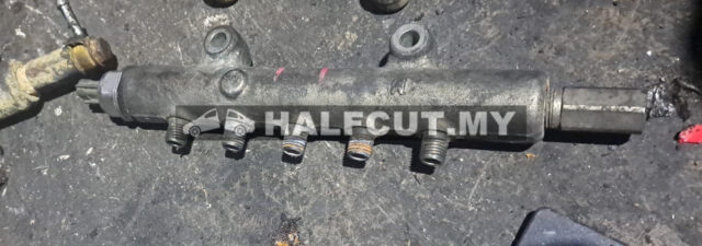 MITSUBISHI TRITON 4D56U FUEL INJECTOR. RAIL
