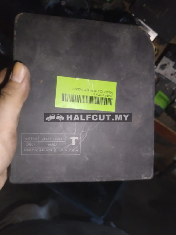 284B7 1VM0A (T) SERENA C26 BCM FUSE BOX