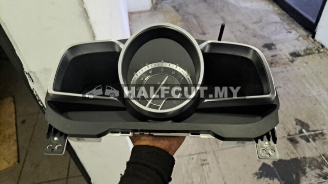 MAZDA 3 METER (HQBJE1 M )