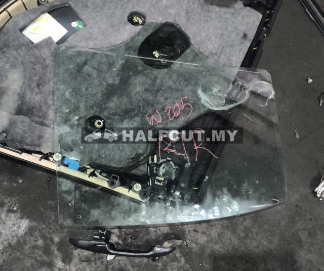 MERCEDES BENZ W205 REAR  POWER WINDOW GLASS R/R