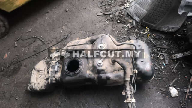 TOYOTA HILUX REVO 2.4  PETROL TANK