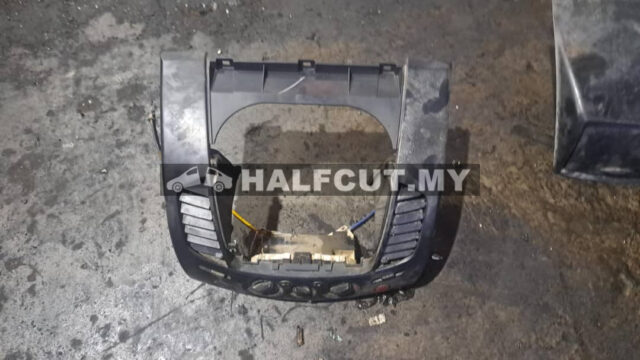 MITSUBISHI TRITON 4D56U AIRCOND SWITCH