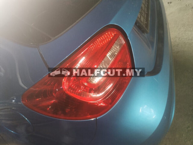 W176 270910 REAR CUT