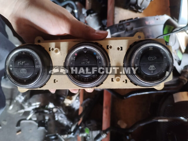 163 820 25 89 W163 AIRCOND SWITCH