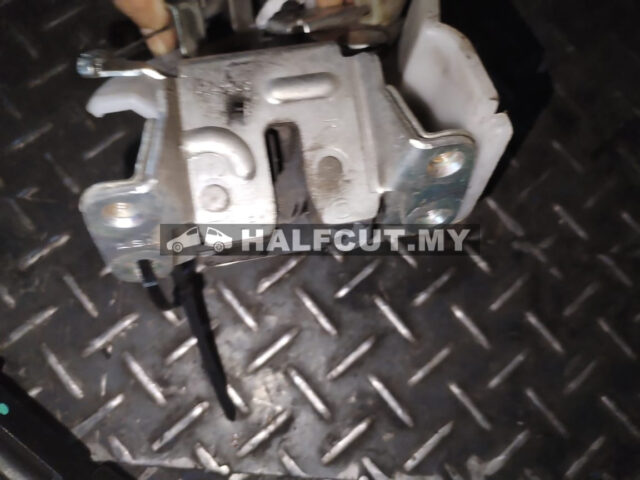 ESTIMA ACR50 DOOR LOCK REAR RIGHT