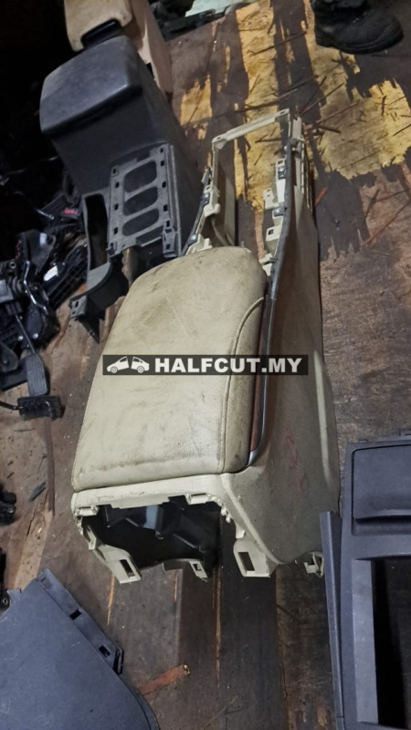 NISSAN TEANA J32 CONSOLE BOX