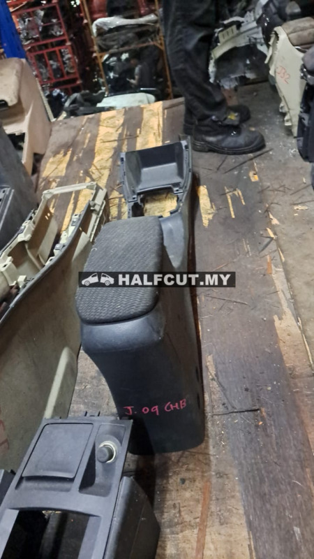 HONDA JAZZ 09 CONSOLE BOX
