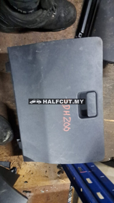 TOYOTA HIACE KDH200 GLOVE BOX