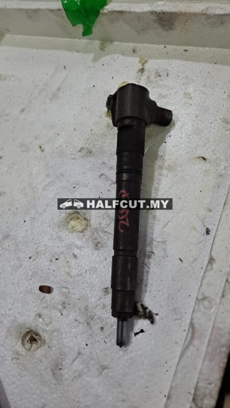 TOYOTA HILUX REVO OM 2GD  INJECTOR NOZZLE