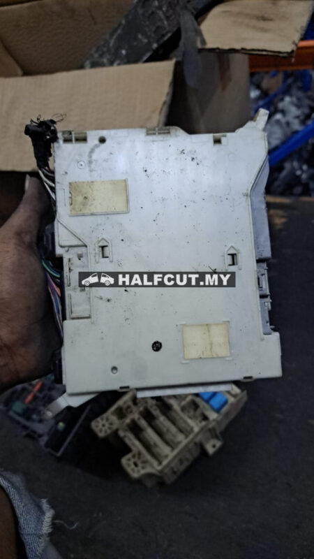 TOYOTA VELLFIRE 20 3.5 FUSE BOX ECU (82730-58143)