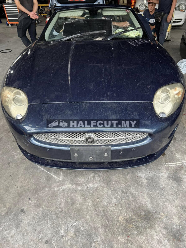 Jaguar XK 4.2 cabriolet half cut rear cut