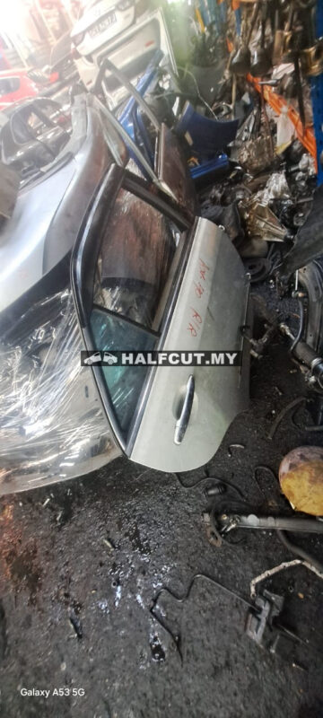TOYOTA CAMRY ACV40 REAR DOOR R/R