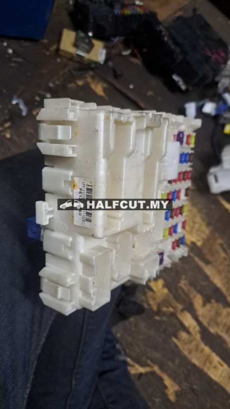 SUZUKI SWIFT 14 FUSE BOX ECU (P612-0960)