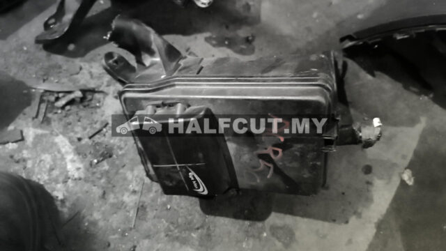 TOYOTA ESTIMA ACR50 FUSE BOX